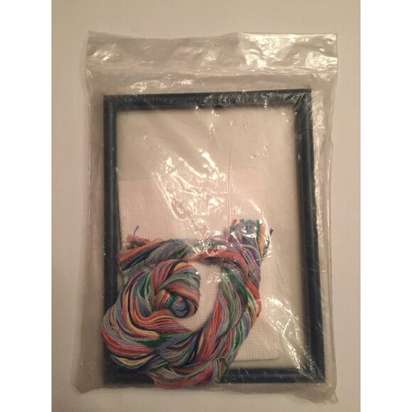 Golden Bee Counted Cross Stitch Kit Cat Floral Border 60345 Embroidery 7x5 NOS - Picture 9 of 9